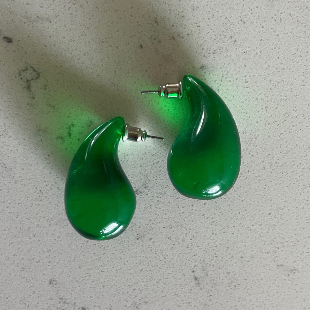 Elegant Green Teardrop Earrings